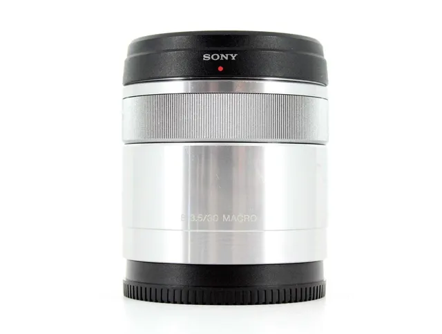 sony-sel30m35-30mm-f3-5-makro-festbrennweite-aps-c-e-mount-1-1-vergr-erung-silbe image 1