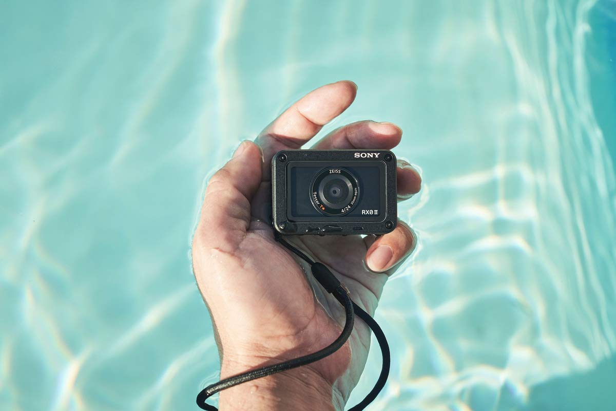 sony-rx0-ii-creator-kit-ultra-kompakte-robuste-kamera-mit-aufnahmegriff-vct-sgr1 image 3
