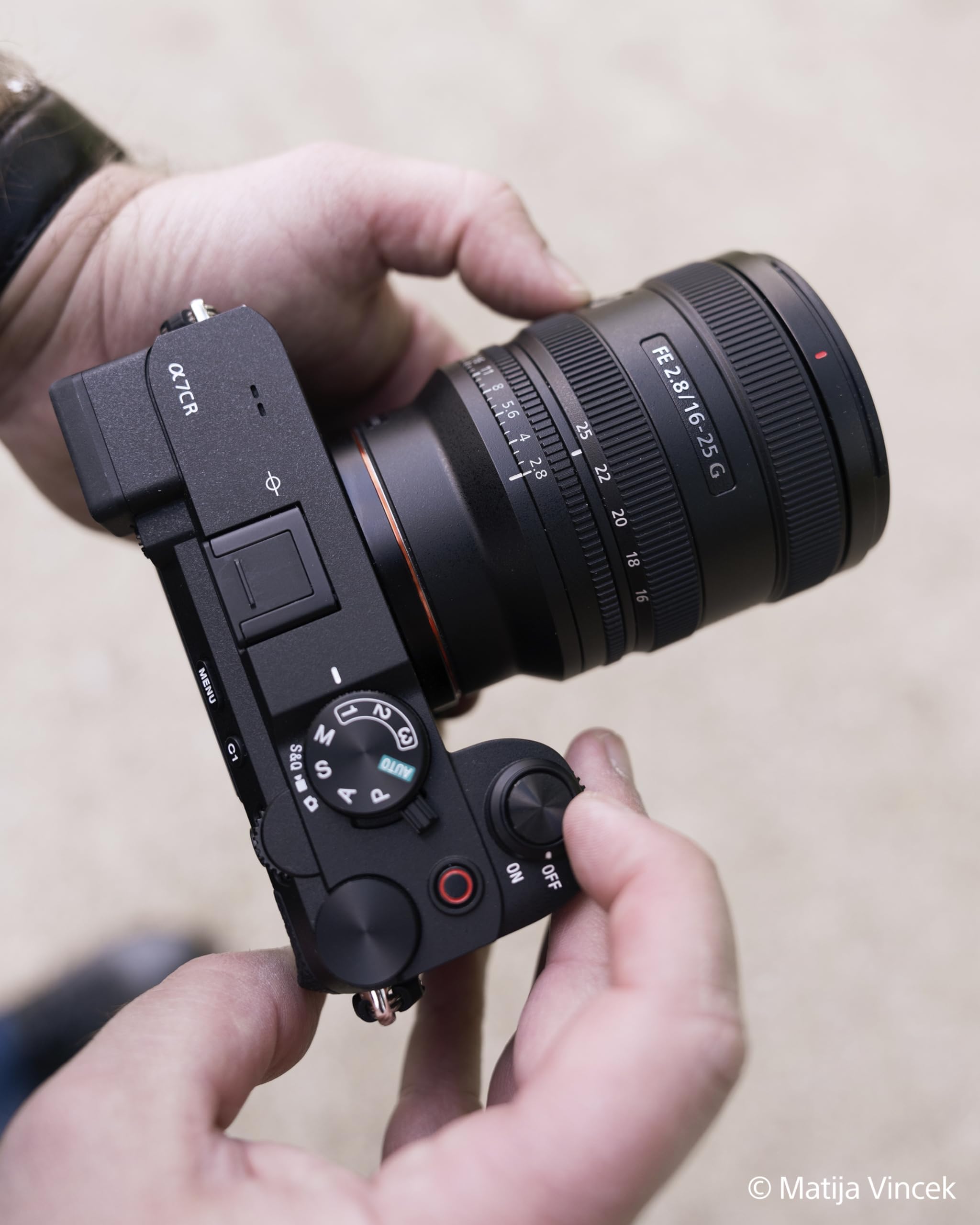 sony-fe-16-25-mm-f2-8-g-vollformat-weitwinkelzoomobjektiv-e-mount-sel1625g image 3