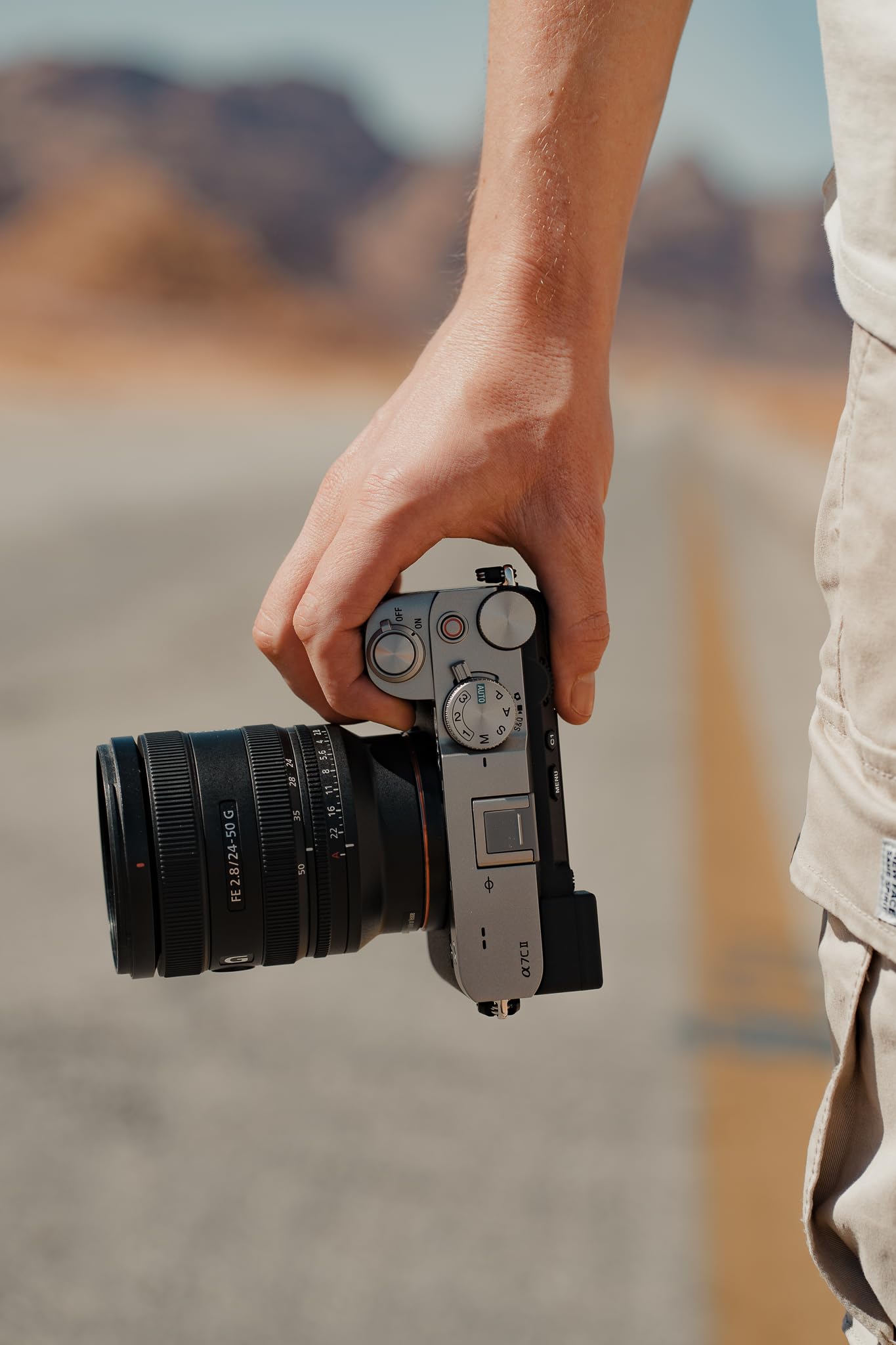 sony-sel2450g-fe-24-50mm-f2-8-g-kompakt-zoomobjektiv-f-r-e-mount-mit-g-lens-sch- image 3