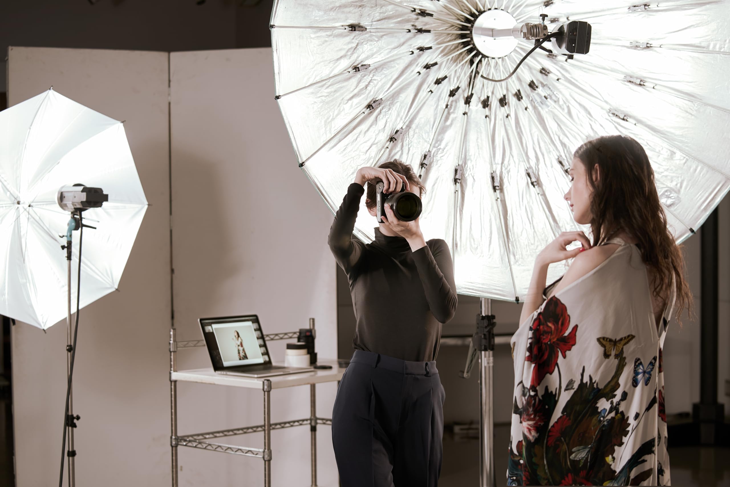 sony-alpha-7r-iv-ilce-7rm4-vollformat-systemkamera-geh-use-61-mp-4k-video-10-fps image 6