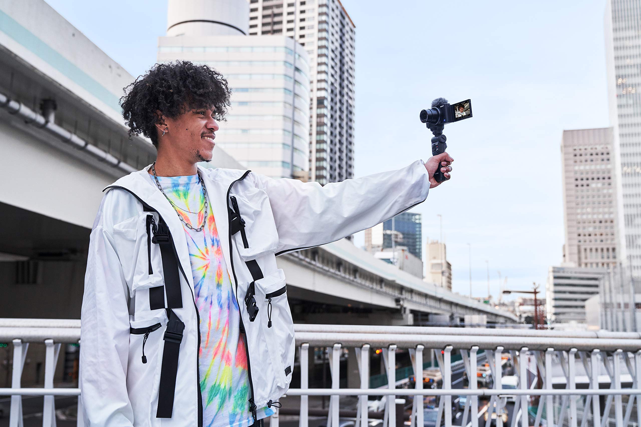 sony-zv-1-premium-kompaktkamera-vlog-kamera-mit-1-sensor-24-70-mm-f1-8-2-8-4k-vi image 2