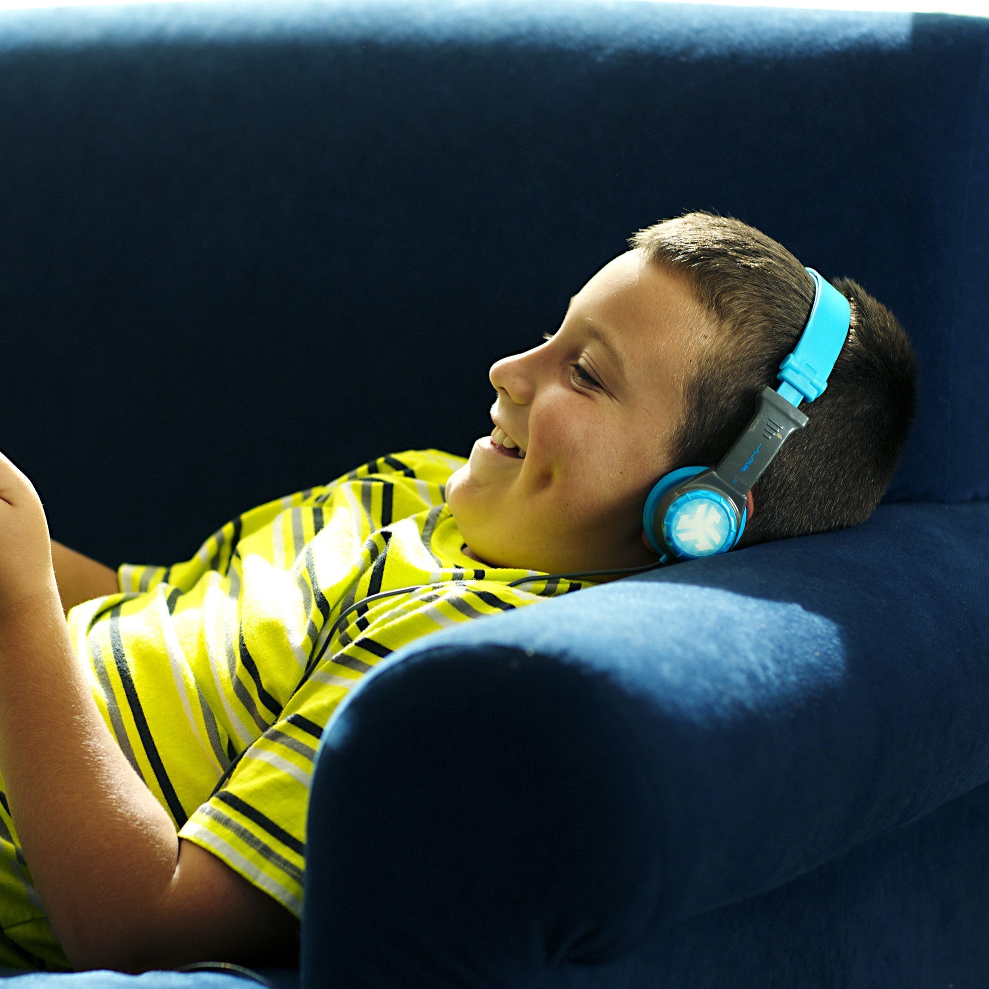 jlab-jbuddies-folding-kids-on-ear-headphones-blue-gray-volume-limited-85-db-falt image 2