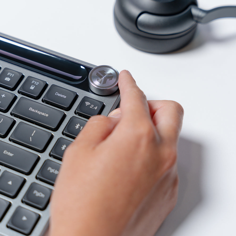 jlab-epic-mini-wireless-60-tastatur-schwarz-mit-2-4ghz-usb-c-dongle-bluetooth-5- image 4