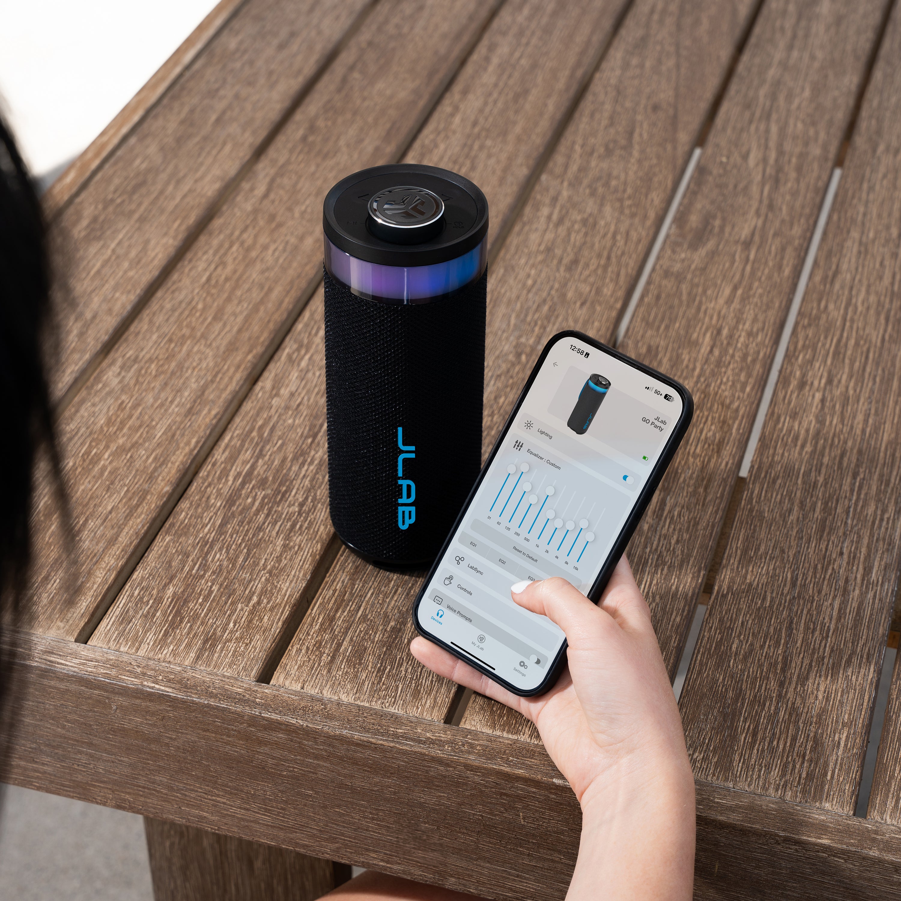 jlab-go-party-portable-bluetooth-speaker-schwarz-10w-ip56-rgb-16-std-akku image 4
